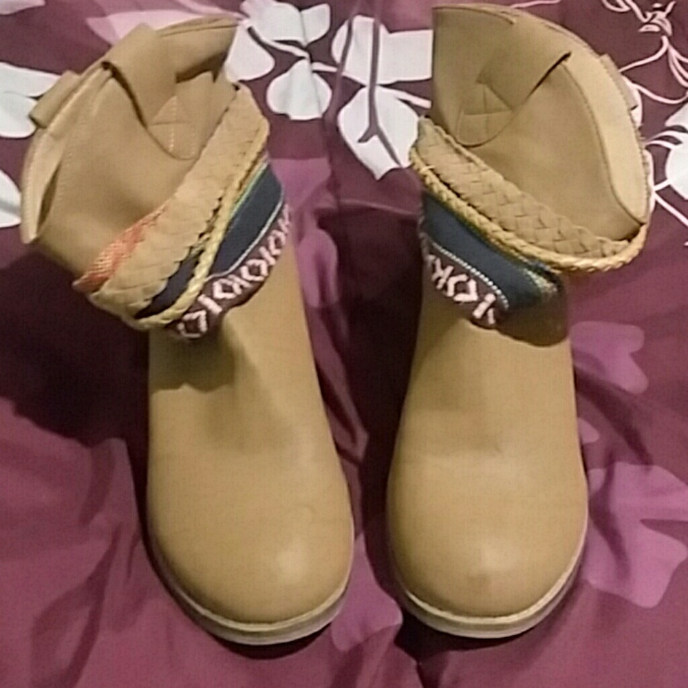 Heel boots